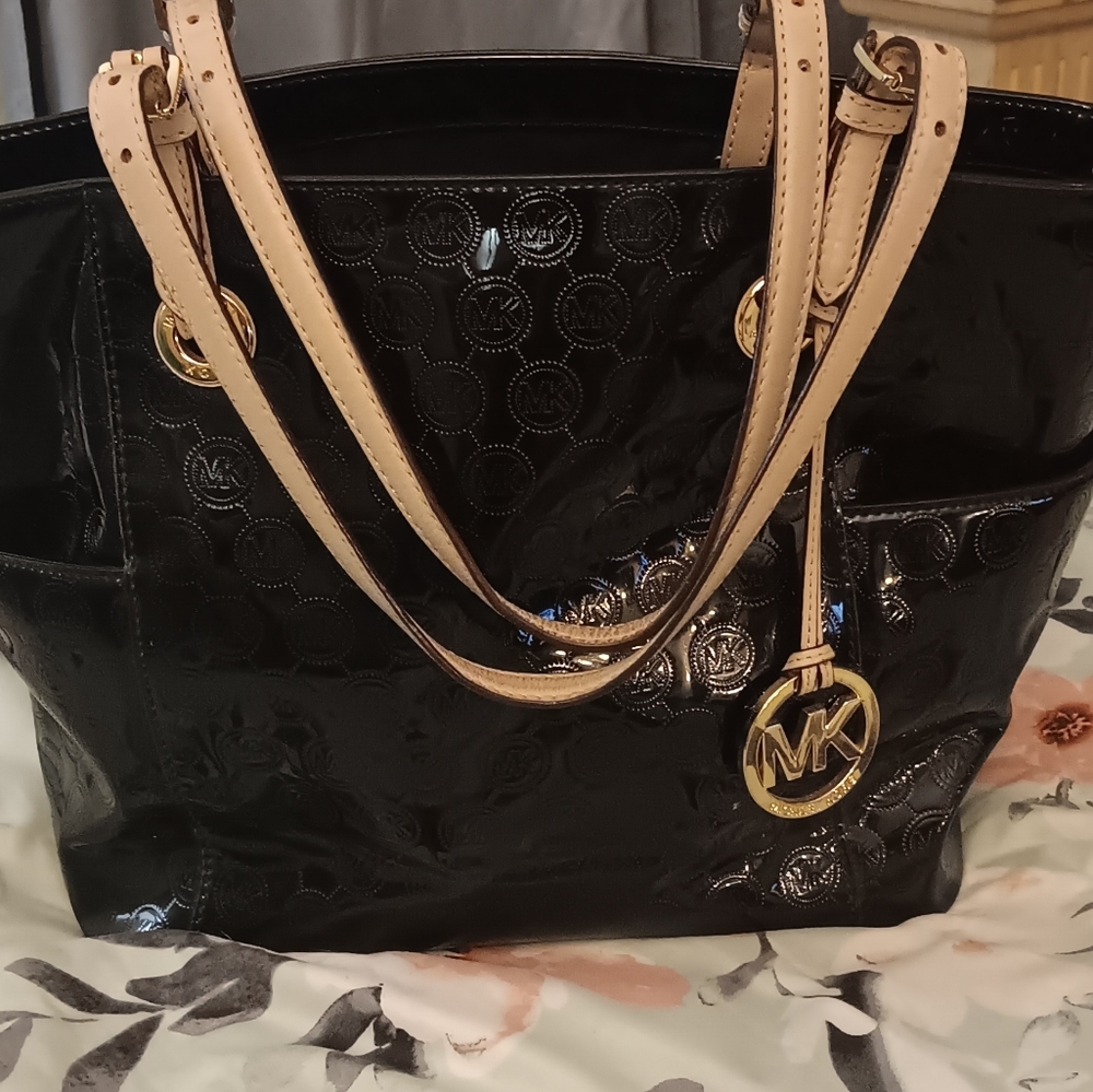Michael Kors Jet Set Large Black Patent Leather Handbag Three Compartments